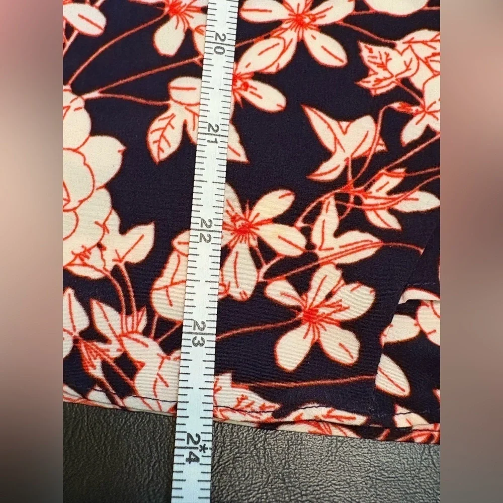 Banana Republic Skirt with Ruffle Accent size 8